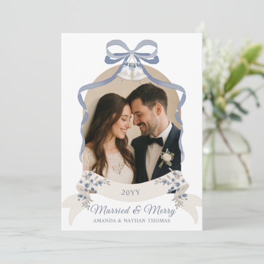 Getrouwd en vrolijk Grandmillenial Blue Christmas Feestdagenkaart (Staand voorkant)