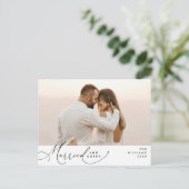 Getrouwd en Vrolijk Modern Script Foto Vakantie Briefkaart (Staand voorkant)