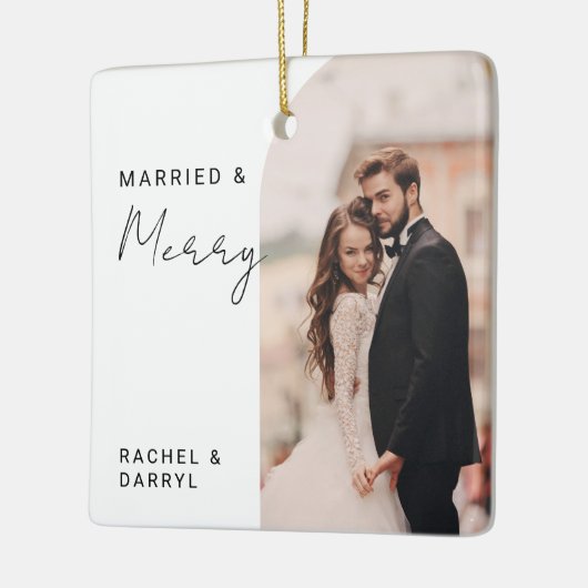 Getrouwd en vrolijk Photo Minimal Script Elegant Keramisch Ornament (Links)