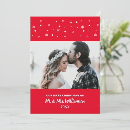 Getrouwd Stel Onze Eerste Kerstmis Aangepaste Foto Feestdagenkaart (Staand voorkant)
