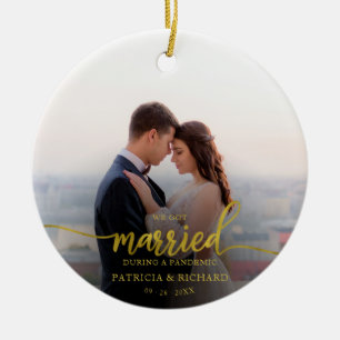 Getrouwd Tijdens een Pandemische Foto Goud Folie S Keramisch Ornament