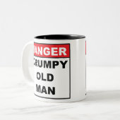 Gevaar: Grumpy Old Man Tweekleurige Koffiemok (Voorkant links)