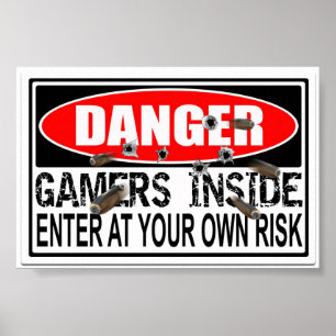 Gevaarlijke gamers binnen poster