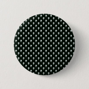 Gevaarlijke witte schedel op retrozwart oppervlak ronde button 5,7 cm