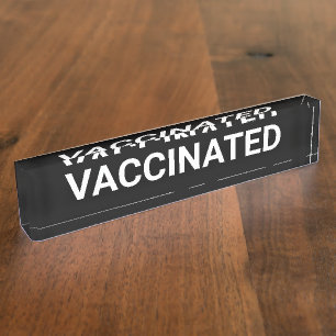 Gevaccineerd, zwart wit aanpasbaar bureaublad naambordje