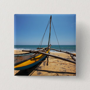 Gevist boot gesleept op strand vierkante button 5,1 cm