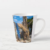 Gevist netten die op het strand drogen latte mok (Rechts)