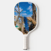 Gevist netten die op het strand drogen pickleball paddle (Achterkant)