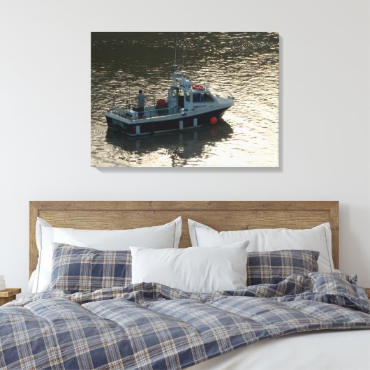 Geviste boot, Cardiff Bay Canvas Afdruk (Insitu (Slaapkamer))
