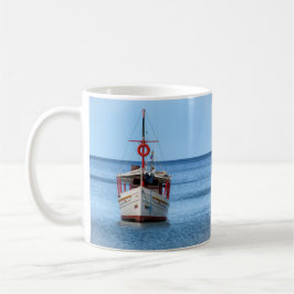Geviste boot in Calm Ocean Coffee Mok