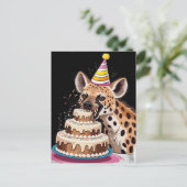 Gevlekte hyena met pet in taart bijten briefkaart (Staand voorkant)