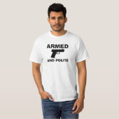 GEWAPENDE EN POLITIEKE Mannen Basic T-Shirt (Voorkant volledig)