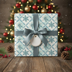 Gewatteerde blauwe sneeuwvlok patroon winter cadeaupapier