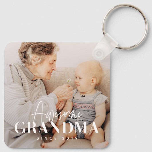 Geweldige grootmoeder sinds 20XX eenvoudige legant Sleutelhanger (Achterkant)