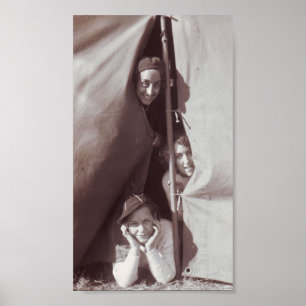 Geweldige vintage foto jonge meisjes kamperen poster