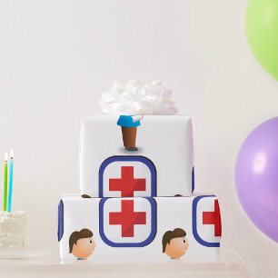 Gewonde Jongen met Gips om Arm Medisch Kruis Cadeaupapier