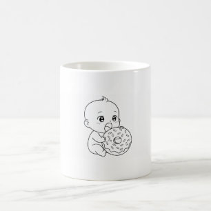 Gewone witte mok met een baby en een enorme donut