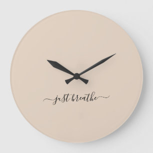 Gewoon ademen beige zwart elegant script yoga grote klok