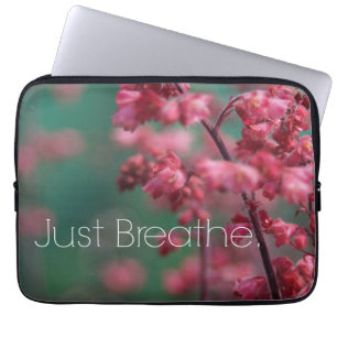 Gewoon ademen citaat (Bloemen) Laptop Sleeve