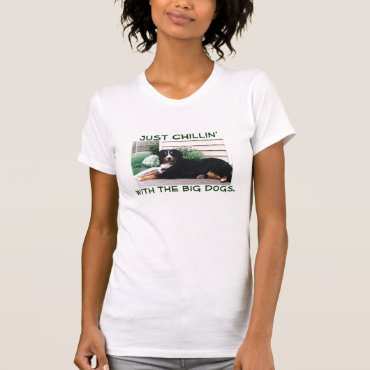 Gewoon chillin met de grote honden. t-shirt (Voorkant)