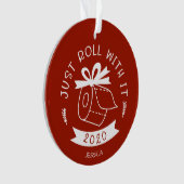 Gewoon doorrollen met het grappige feestelijke ker ornament (voorkant)