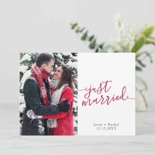 Gewoon een gehuwd rood script met kerstbruiloft aankondiging (Staand voorkant)