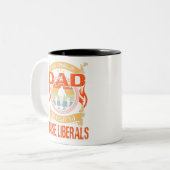 Gewoon een gewone vader die geen liberaal wil opvo tweekleurige koffiemok (Voorkant links)