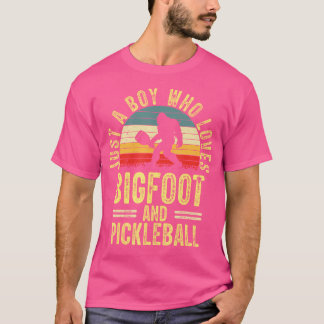 Gewoon een jongen die van Bigfoot Sasquatch Pickle T-shirt