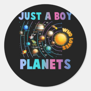 Gewoon een jongen die van het zonnestelsel houdt. ronde sticker