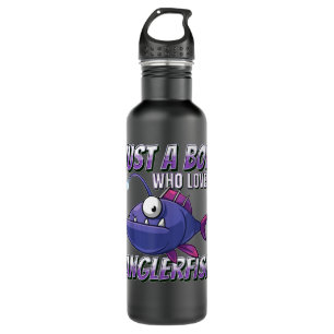 Gewoon een jongen die van zeeduivel houdt en visse waterfles 