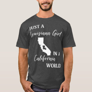 Gewoon een Louisiana-meisje dat in een Californisc T-shirt