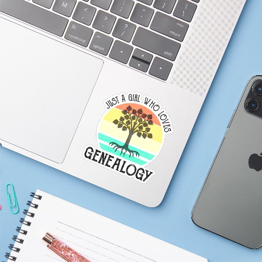 Gewoon een meisje dat van genealogie houdt sticker (Laptop met iPhone)