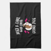 Gewoon een meisje dat van Guinee Pigs Guinee houdt Theedoek (Verticaal)