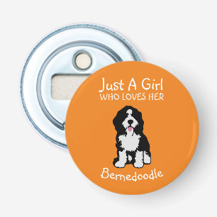 Gewoon een meisje dat van haar Bernedole houdt Button Flesopener