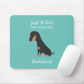 Gewoon een meisje dat van haar Dachshund houdt Muismat (Met muis)
