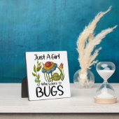 Gewoon een meisje dat van insecten houdt fotoplaat (Insitu)