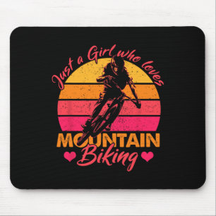 Gewoon een meisje dat van mountainbiken fietsen ho muismat