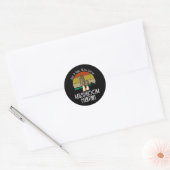 Gewoon een meisje dat van paddenstoeljacht houdt - ronde sticker (Envelop)