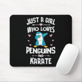 Gewoon een meisje dat van pinguïns en karate cadea muismat (Met muis)