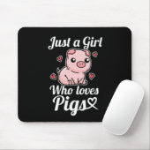 Gewoon een meisje dat van varkenskostuum houdt muismat (Met muis)