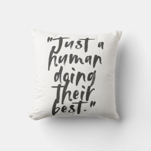 "Gewoon een mens die zijn best doet" Motivatie quo Kussen