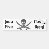 Gewoon een Pirate Chasing Booty met Jolly Roger Bumpersticker (Voorkant)