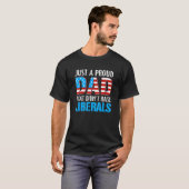 Gewoon een vader die geen liberaal Amerikaans is T-shirt (Voorkant volledig)