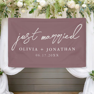 Gewoon gehuwd met legant calligrafie als bruiloft spandoek