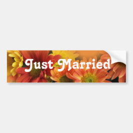 Gewoon getrouwd. Kleurrijke dagbloemen Bumpersticker