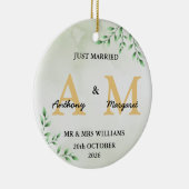 Gewoon getrouwd monogram Names Mr & Mrs. 2022 Keramisch Ornament (Rechts)