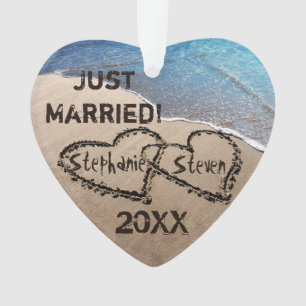 Gewoon getrouwd. Twee harten in de zand Ornament