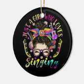 Gewoon meisje dat houdt van het zingen van rommeli keramisch ornament (Links)