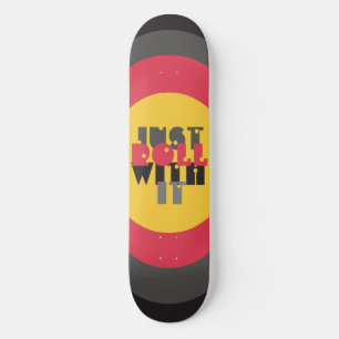 Gewoon Rollen Met Die Rode Zwarte Gele Quote Skateboard