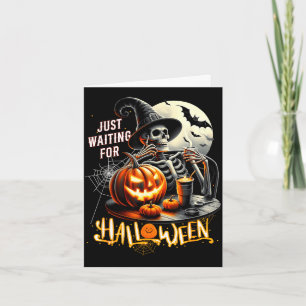 Gewoon wachten op halloween skelet heks pompoen kaart